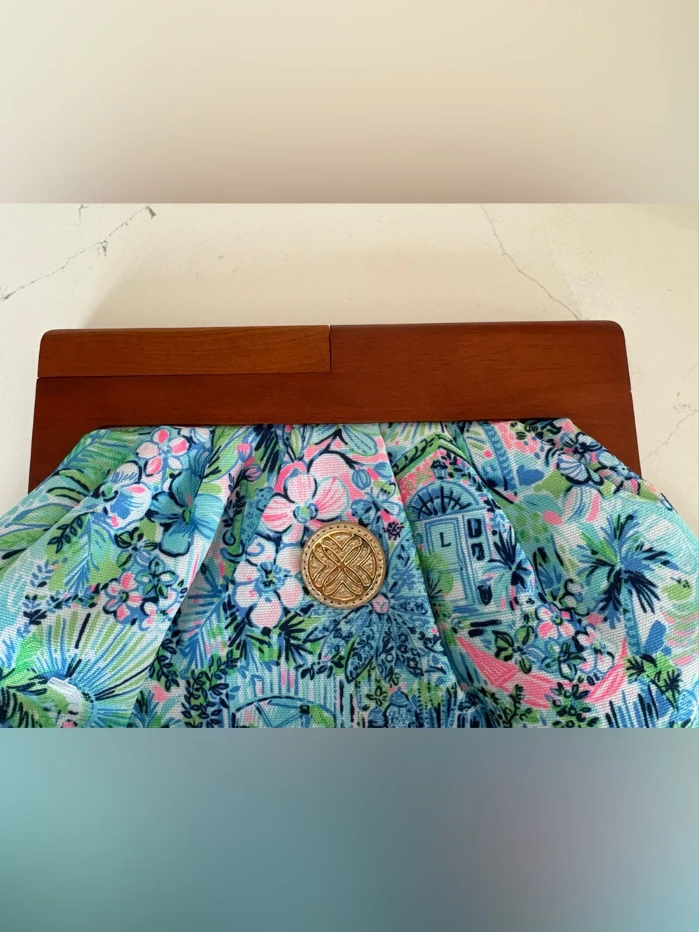 Lilly Pulitzer Bermuda Bag Snap Clutch In Lilly's House Print W/ wooden handles